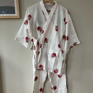 NWT - kimono pyjamas with peaches - breezy 100% cotton pajamas